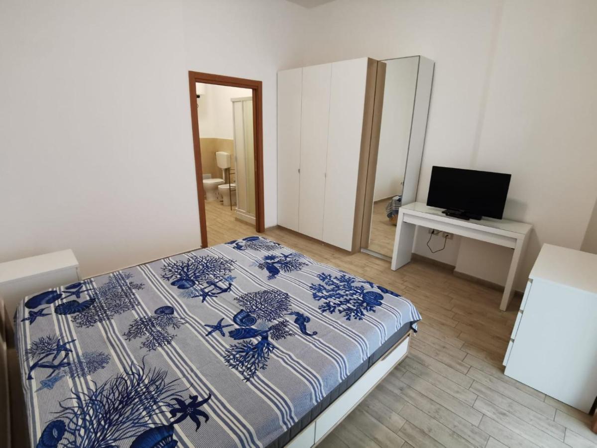 All' Ombra Del Faro - Mini Apartments Таранто Экстерьер фото